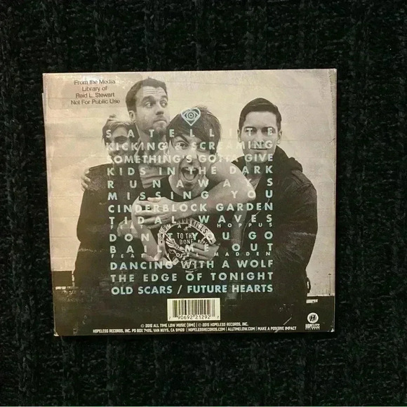 VGT CD Future Hearts by All Time Low 2015 - Picture 2 of 4